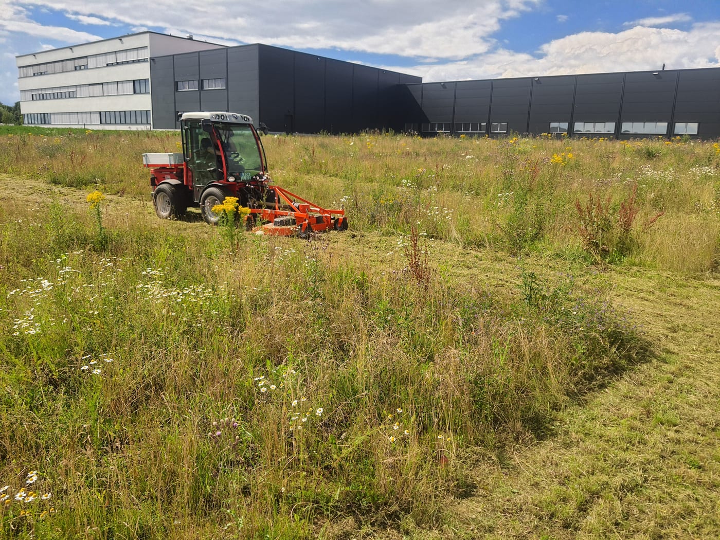 Landschaftspflege und Großflächenmahd
