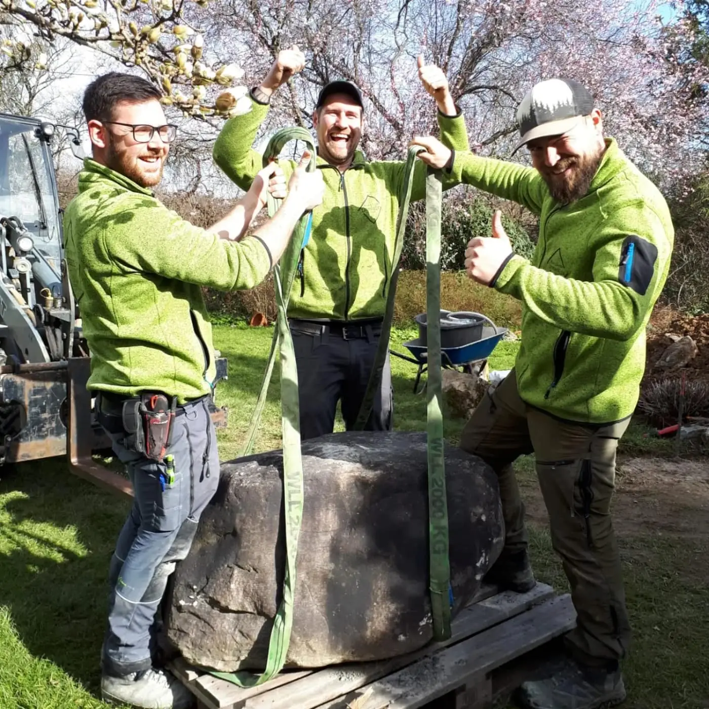 LumberLex-Team bei der Gartenpflege